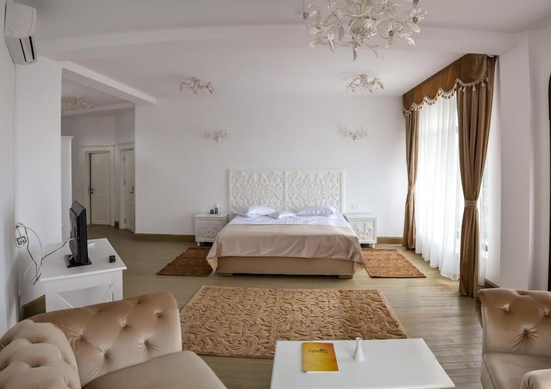 Hotel Coquette Maneciu Экстерьер фото